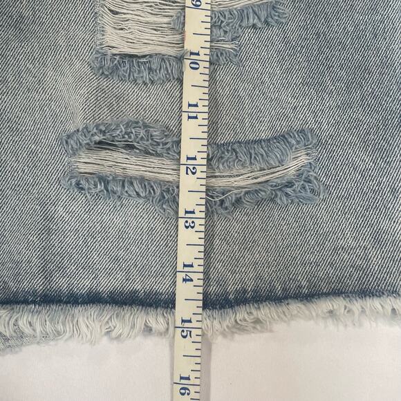 Altar'd State Womens Light Blue Wash Distressed Denim Jean Shorts Size 13/31 - Picture 6 of 8